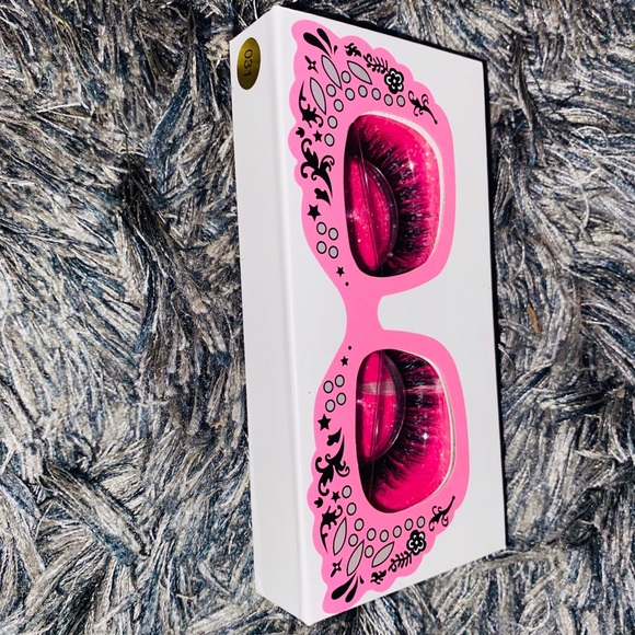 Eyelashes - Picture 2 of 4